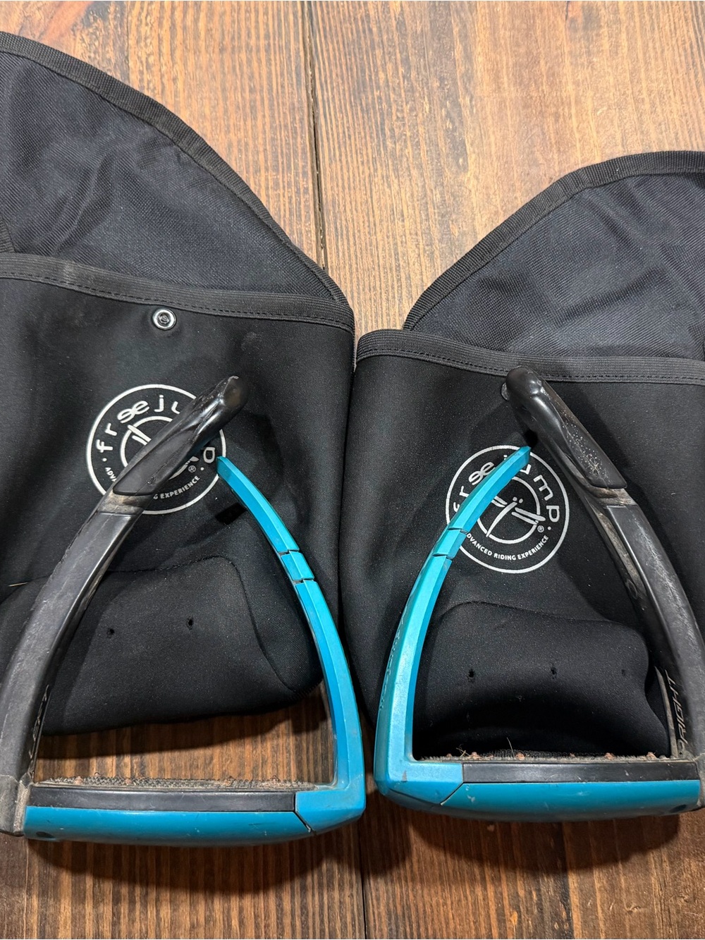 Free jump stirrups and covers